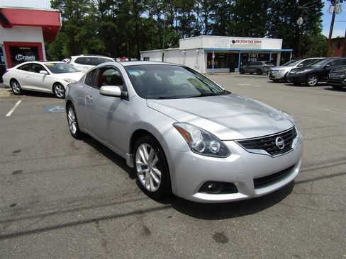 Used 2012 Nissan Altima 3.5 SR w/ Technology Pkg FWD image 10