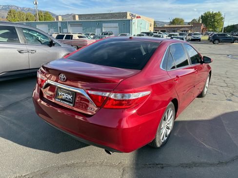 Used 2015 Toyota Camry XLE w/ Moonroof Package FWD image 4