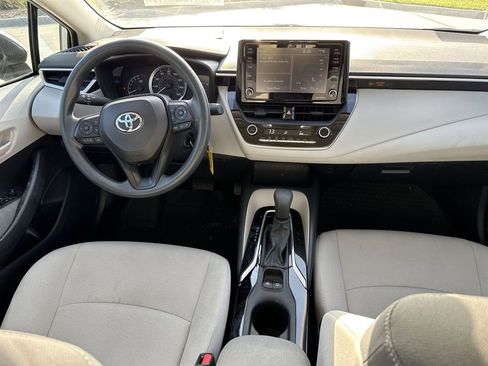 Used 2022 Toyota Corolla LE image 19
