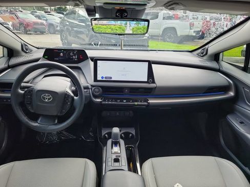 Used 2025 Toyota Prius Limited w/ Limited Premium Package FWD image 9