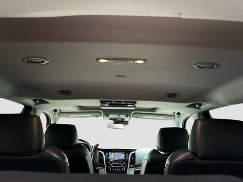 Used 2018 Cadillac Escalade Premium Luxury AWD/4WD image 28