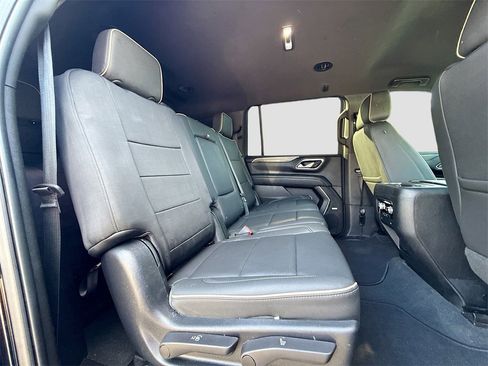 Used 2022 GMC Yukon XL SLT image 31