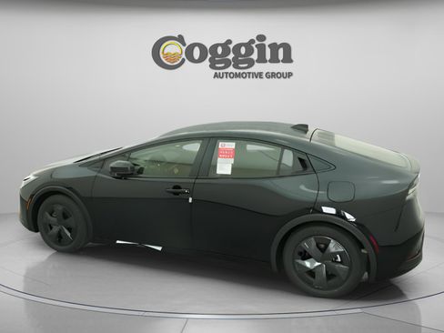 New 2026 Toyota Prius Plug-In Hybrid image 8