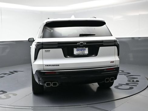 Used 2025 Chevrolet Traverse RS w/ LPO, Floor Liner Package FWD image 8