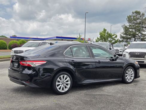 Used 2019 Toyota Camry LE FWD image 7