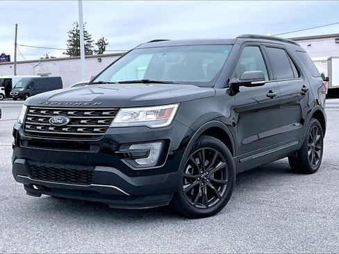 Used 2017 Ford Explorer XLT w/ Equipment Group 202A AWD/4WD image 2