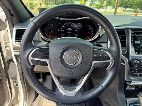 Used 2018 Jeep Grand Cherokee Limited image 16