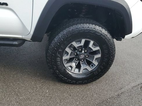 Certified 2023 Toyota Tacoma TRD Off-Road AWD/4WD image 6