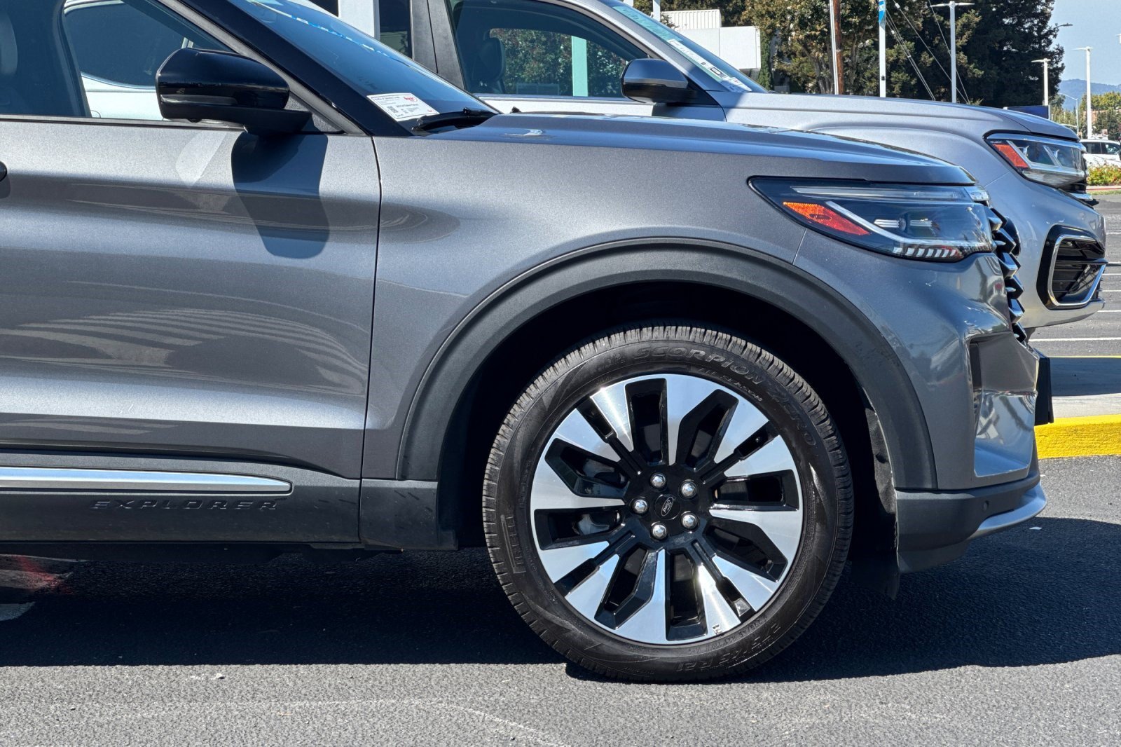 Used 2025 Ford Explorer Platinum w/ LUX Leather Package AWD/4WD image 35