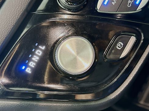 Used 2020 Chrysler Pacifica Touring-L w/ S Appearance Package image 20