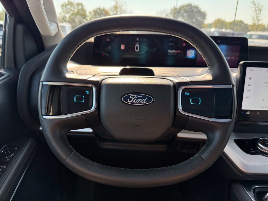 Used 2025 Ford Expedition Active AWD/4WD image 14