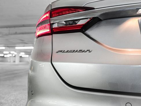 Used 2017 Ford Fusion SE w/ Fusion SE Technology Package FWD image 10