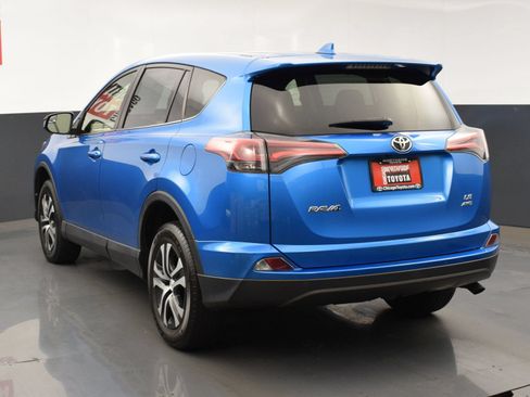 Used 2018 Toyota RAV4 LE w/ Carpet Mat Package AWD/4WD image 3