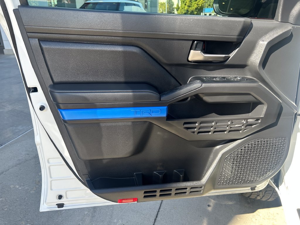 Certified 2025 Toyota Tacoma TRD Off-Road AWD/4WD image 11