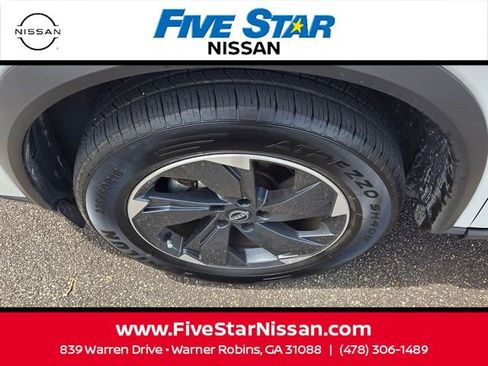 Used 2025 Nissan Rogue SV AWD/4WD image 18