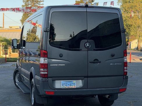 Used 2016 Mercedes-Benz Sprinter 2500 image 11