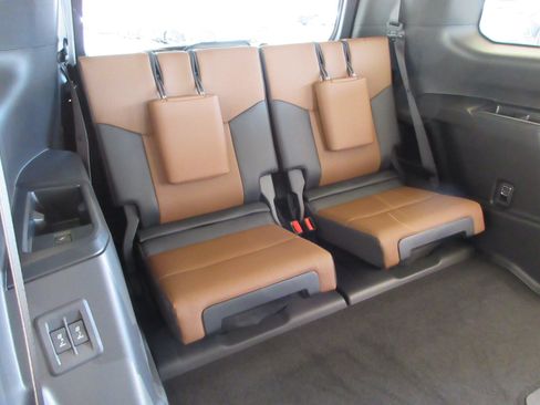 Used 2026 Lexus GX 550 w/ Cold Area Package AWD/4WD image 19