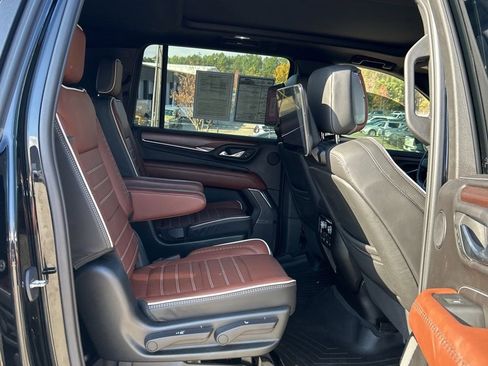 Used 2023 GMC Yukon XL Denali Ultimate image 16