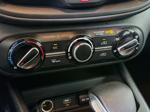 Used 2025 Kia Soul LX w/ LX Technology Package image 23