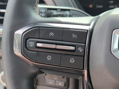Used 2025 GMC Yukon Denali Ultimate w/ LPO, Floor Liner Package AWD/4WD image 28