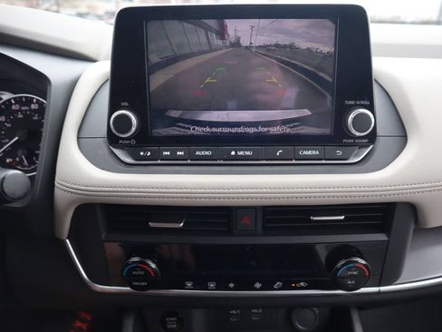 Certified 2025 Nissan Rogue SV AWD/4WD image 19
