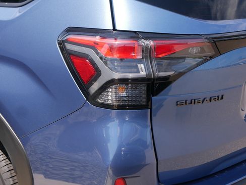 Used 2025 Subaru Forester Premium AWD/4WD image 17