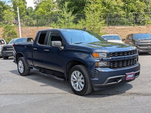 Used 2020 Chevrolet Silverado 1500 Custom w/ Custom Value Package AWD/4WD image 3