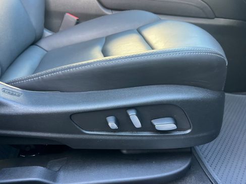 Used 2025 Cadillac XT5 Premium Luxury image 22