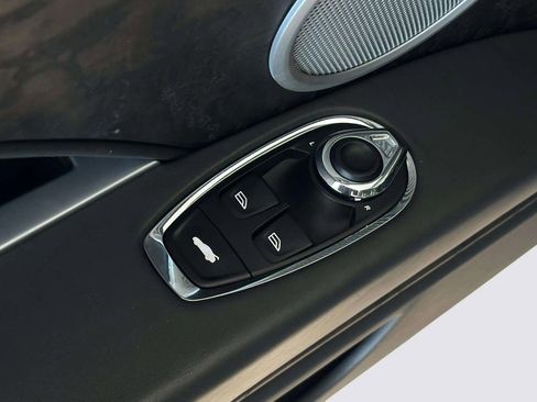 Used 2022 Aston Martin DB11 Coupe RWD image 22