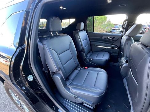 Used 2025 Chevrolet Traverse LT image 25