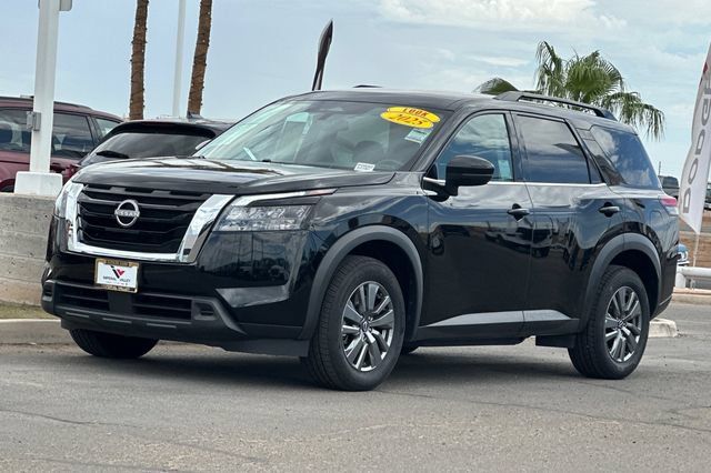 Used 2025 Nissan Pathfinder SV AWD/4WD image 7