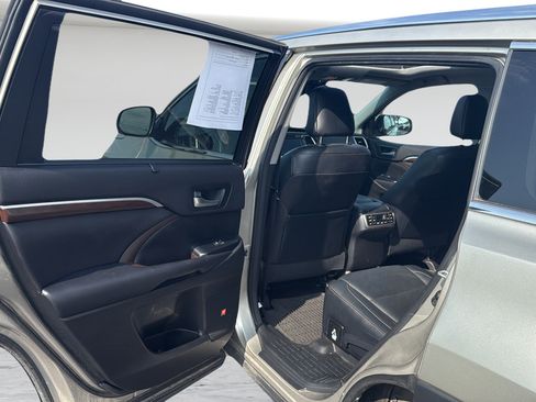 Used 2016 Toyota Highlander Limited Platinum w/ Four Season Floor Mat Package AWD/4WD image 36