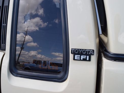 Used 1988 Toyota Pickup SR5 image 6