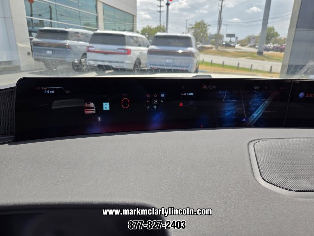 New 2027 Lincoln Navigator Premiere RWD image 22