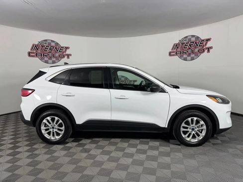Used 2022 Ford Escape SE w/ Cold Weather Package AWD/4WD image 8