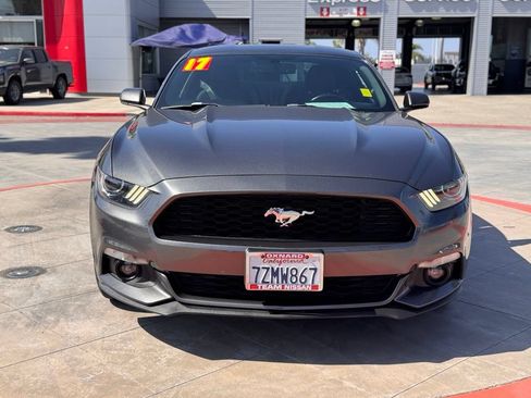 Used 2017 Ford Mustang Coupe RWD image 3