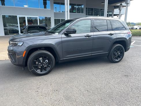 New 2026 Jeep Grand Cherokee Altitude AWD/4WD image 2