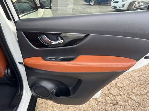 Used 2018 Nissan Rogue SL image 15