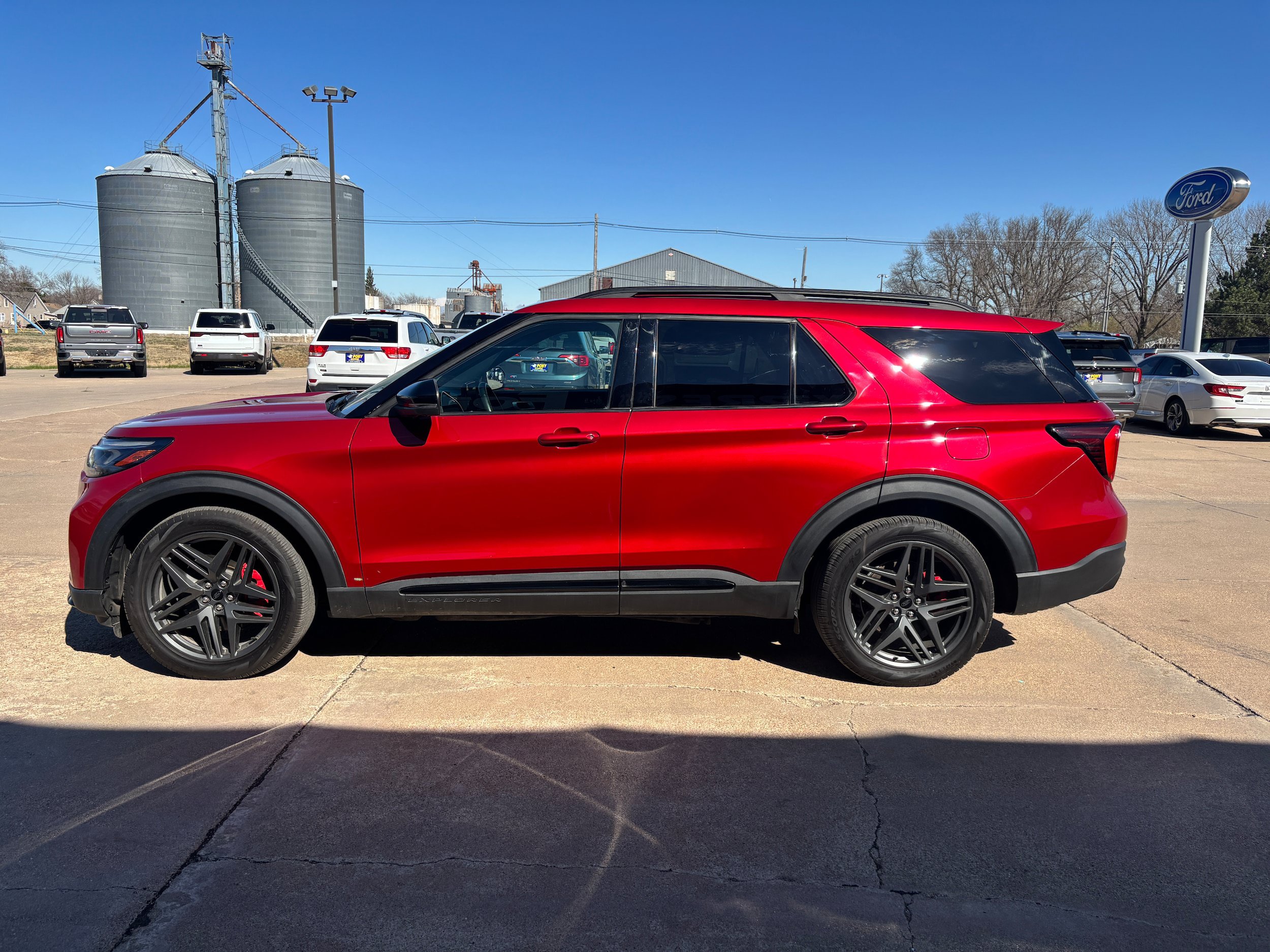 Used 2025 Ford Explorer ST AWD/4WD image 6