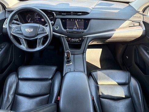 Used 2017 Cadillac XT5 Luxury w/ Driver Awareness Package AWD/4WD image 12