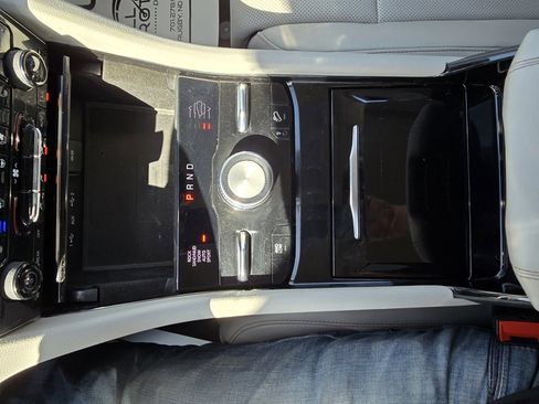 Used 2022 Jeep Grand Cherokee Overland w/ Luxury Tech Group IV image 30