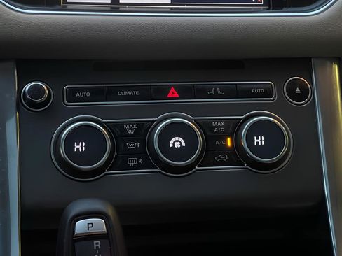 Used 2014 Land Rover Range Rover Sport HSE image 38