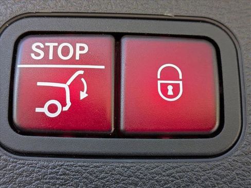 Used 2023 Mercedes-Benz GLS 450 4MATIC image 17