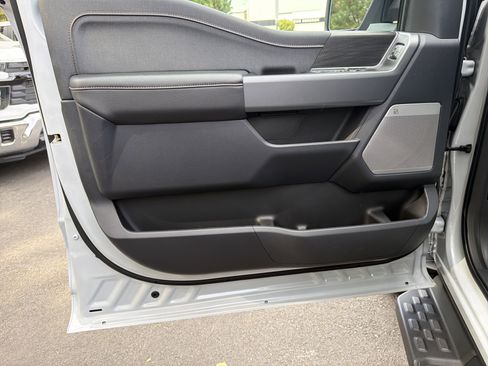 Used 2025 Ford F150 Lightning Lariat AWD/4WD image 14