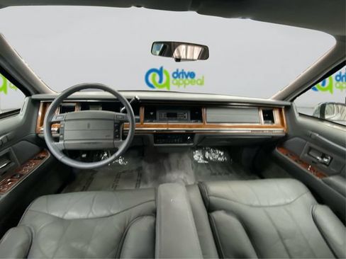 Used 1994 Lincoln Town Car Signature RWD image 28