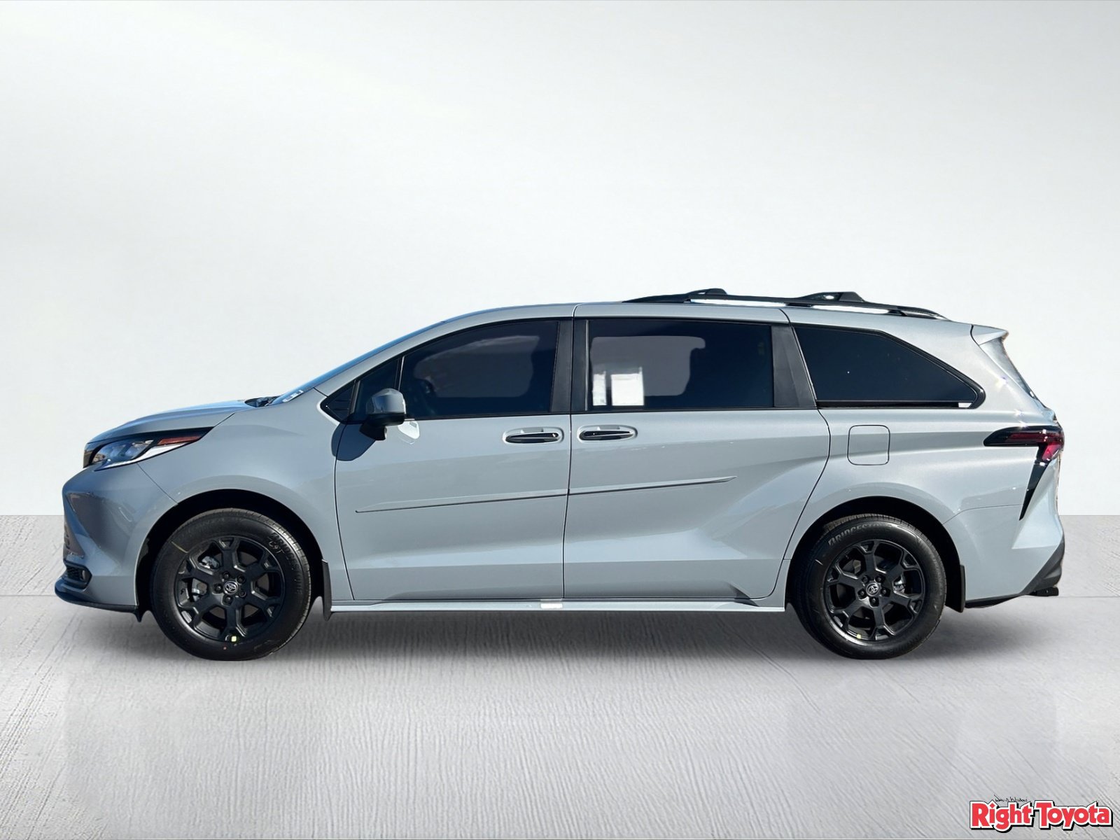 New 2026 Toyota Sienna XLE Woodland Edition AWD/4WD image 3