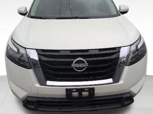 Used 2024 Nissan Pathfinder SV w/ SV Premium Package FWD image 2