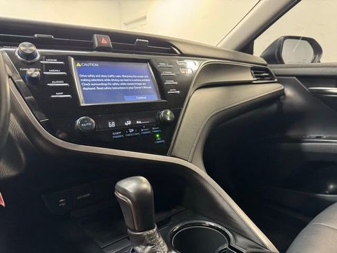 Used 2019 Toyota Camry SE image 18