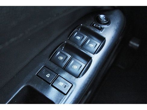 Used 2018 GMC Canyon SLE w/ SLE Convenience Package image 25