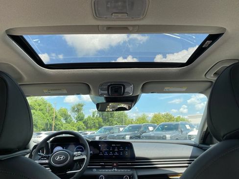 New 2026 Hyundai Elantra Limited FWD image 28